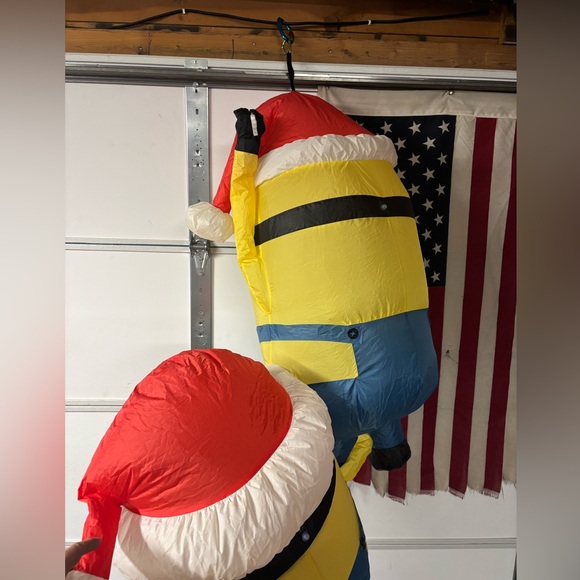 Universal Despicable Me 4.99-ft Lighted Minion Christmas Inflatable - Picture 5 of 6
